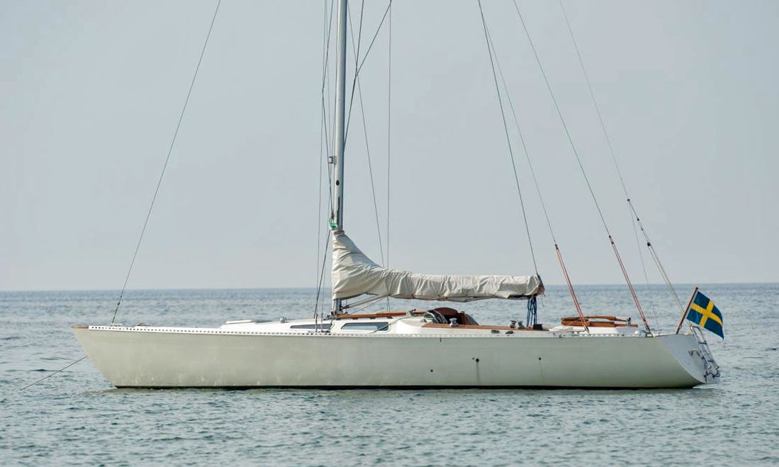 35 foot cruising yacht