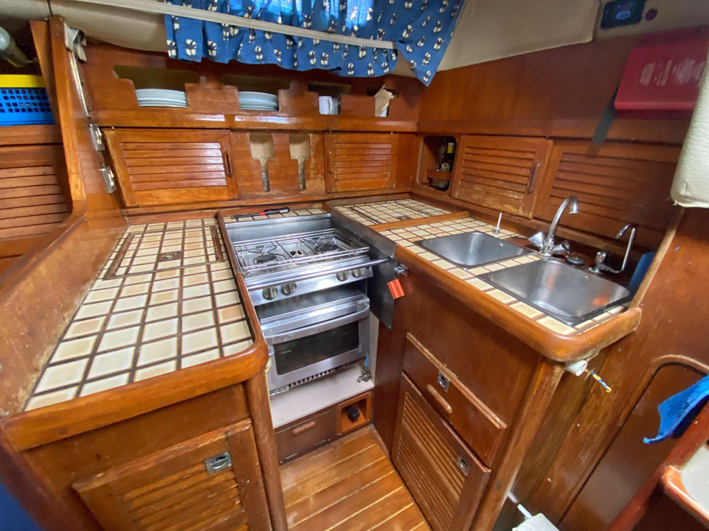 Westerly Oceanranger 38 'Petrel Blue' galley