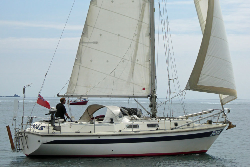 The Westerly 33 sailing in light winds