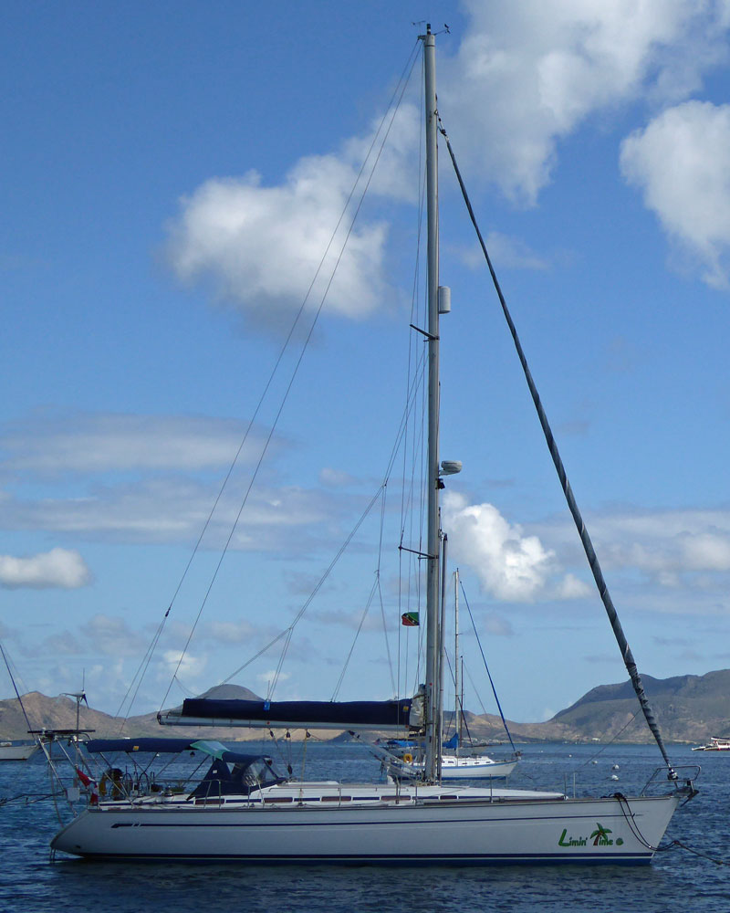 A fractionally rigged Bavaria 44 sloop