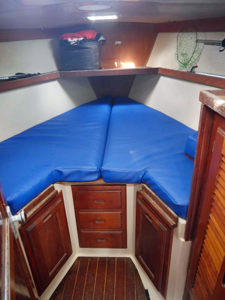 Catalina 36 'Barefoot' forepeak