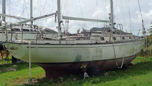 An old tired sailboat ideal for a restoration project