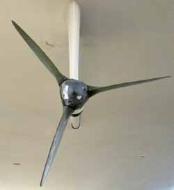 feathering 3 bladed sailboat propeller on saildrive leg 