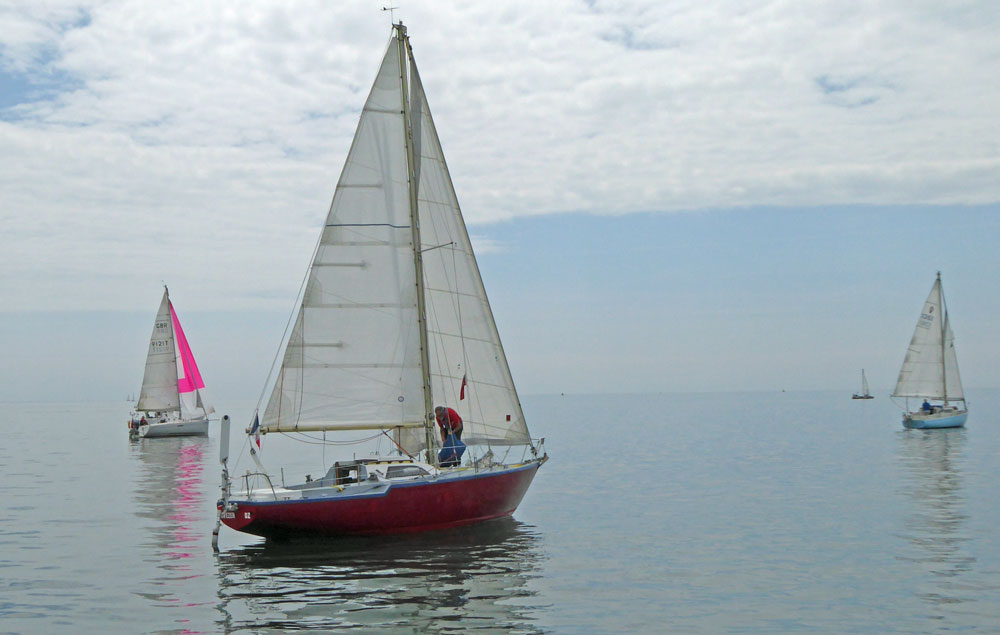 A Jouet Regent 27 sailboat