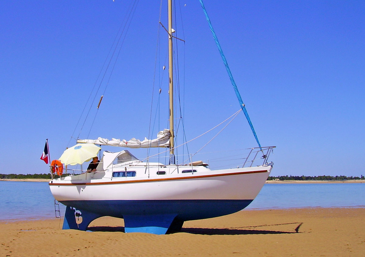 sailboats with bilge keel