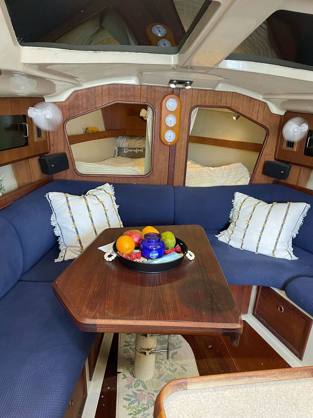 The interior accommodation of a Hunter Vision 32 sailboat