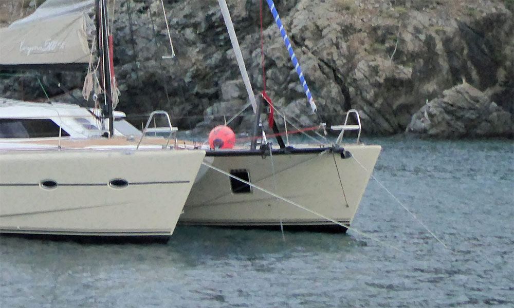 Anchor snubber on a catamaran