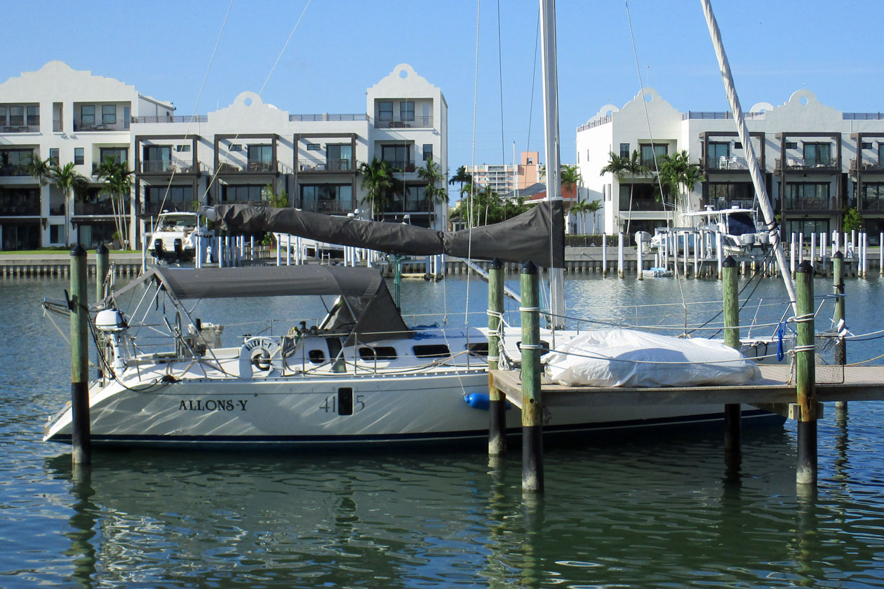 Beneteau First 41s5 alongside