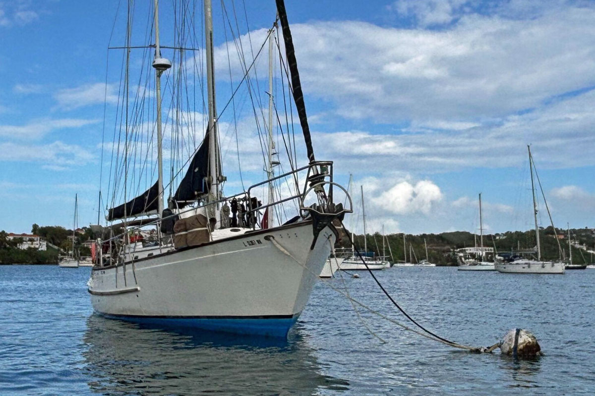 'Flying Whale', Alajuela 48, at anchor