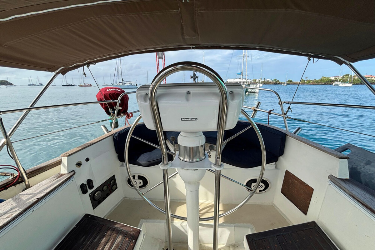 'Flying Whale', Alajuela 48, cckpit