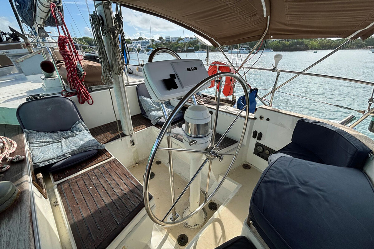 'Flying Whale', Alajuela 48, cockpit 2