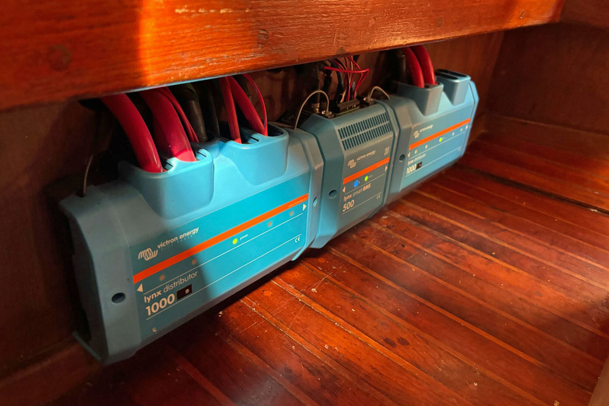 'Flying Whale', Alajuela 48, electrics