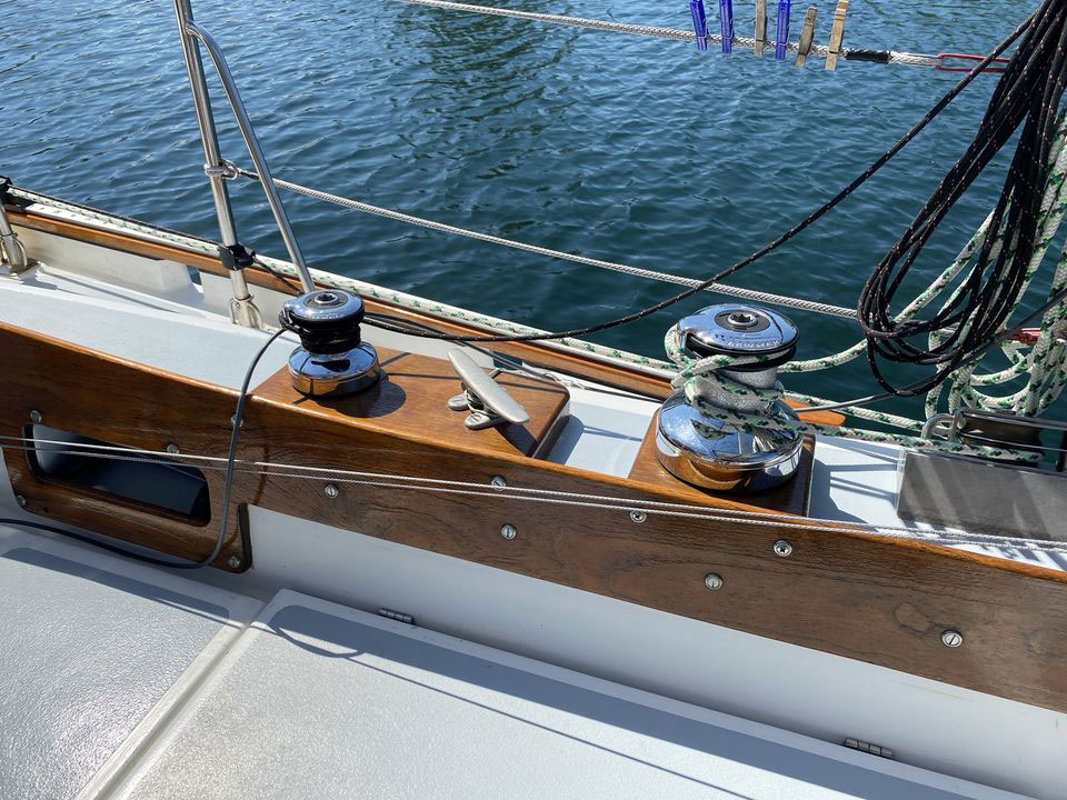 Allied Seawind MkII sailboat - winches