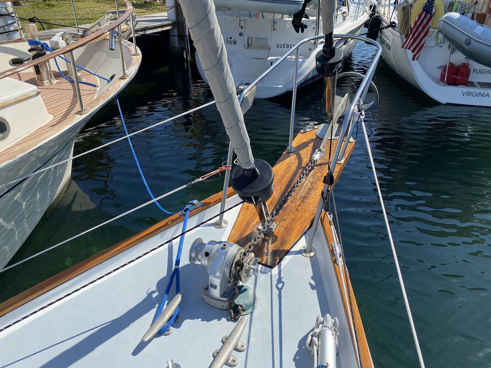 Allied Seawind MkII sailboat - anchor windlass