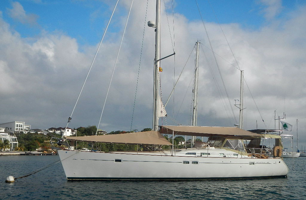 Beneteau 473 at anchor