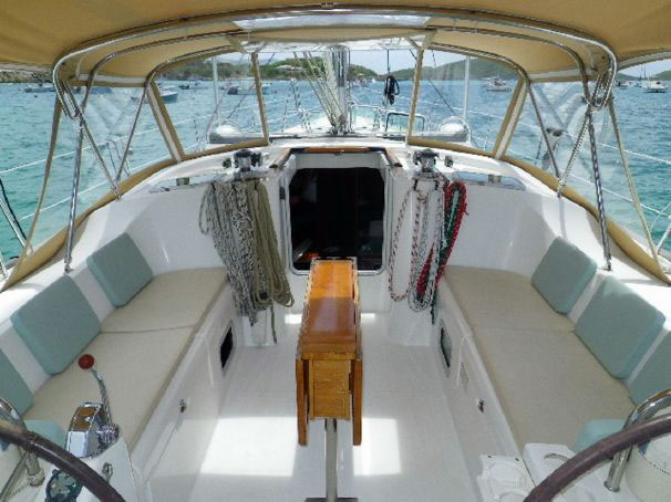 Beneteau 473 cockpit