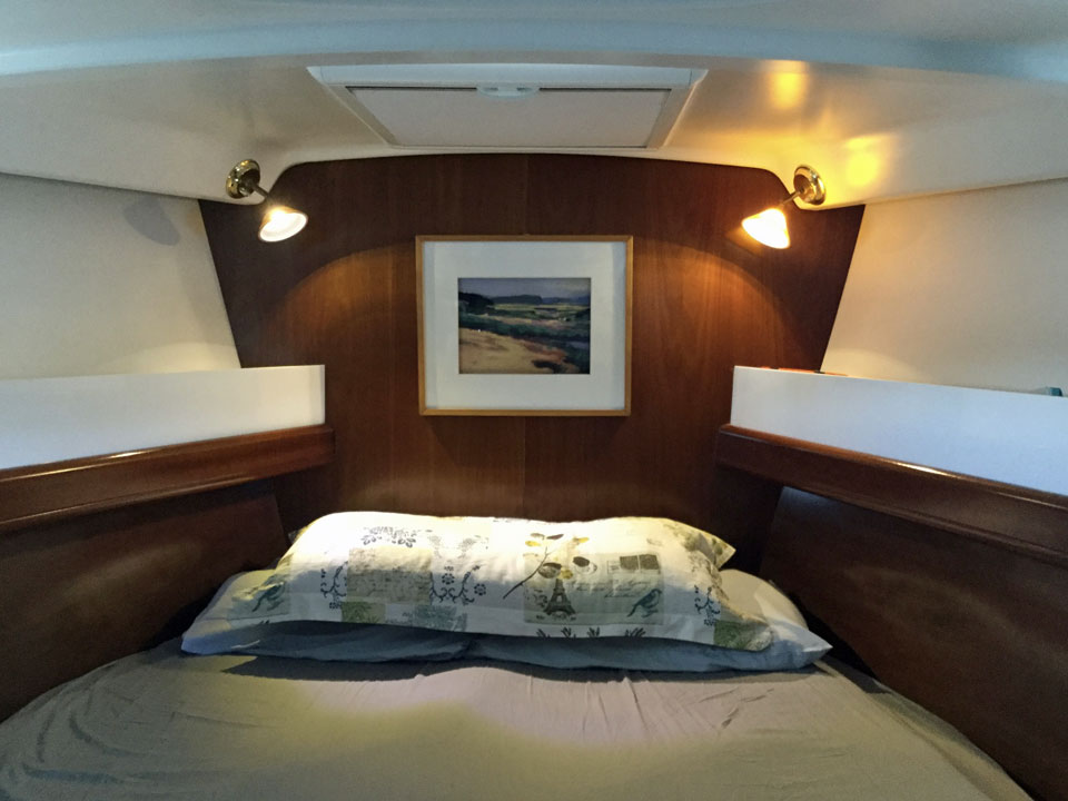 Beneteau 473 forecabin