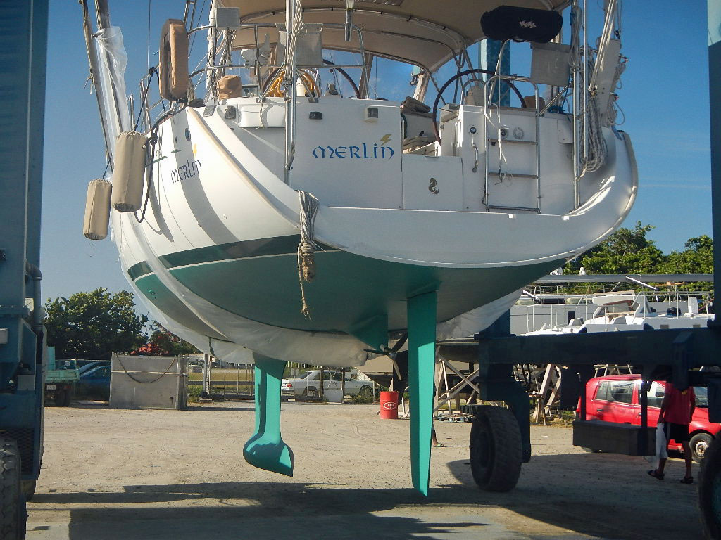 Beneteau 473 in sling