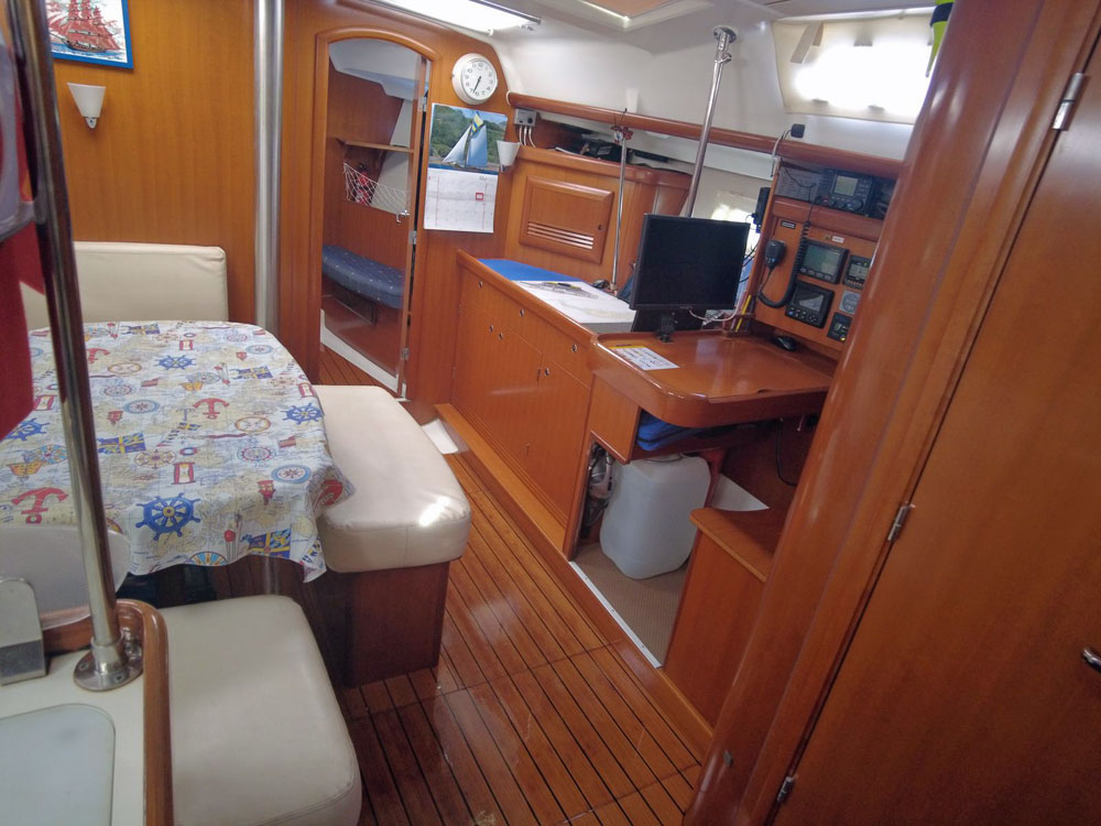 'Harmony', Beneteau Oceanis 393, interior