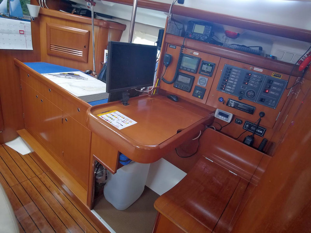 'Harmony', Beneteau Oceanis 393, navstation