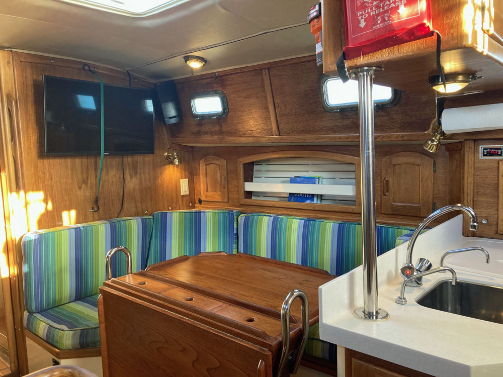 Pacific Seacraft 37, cabin (starboard side)