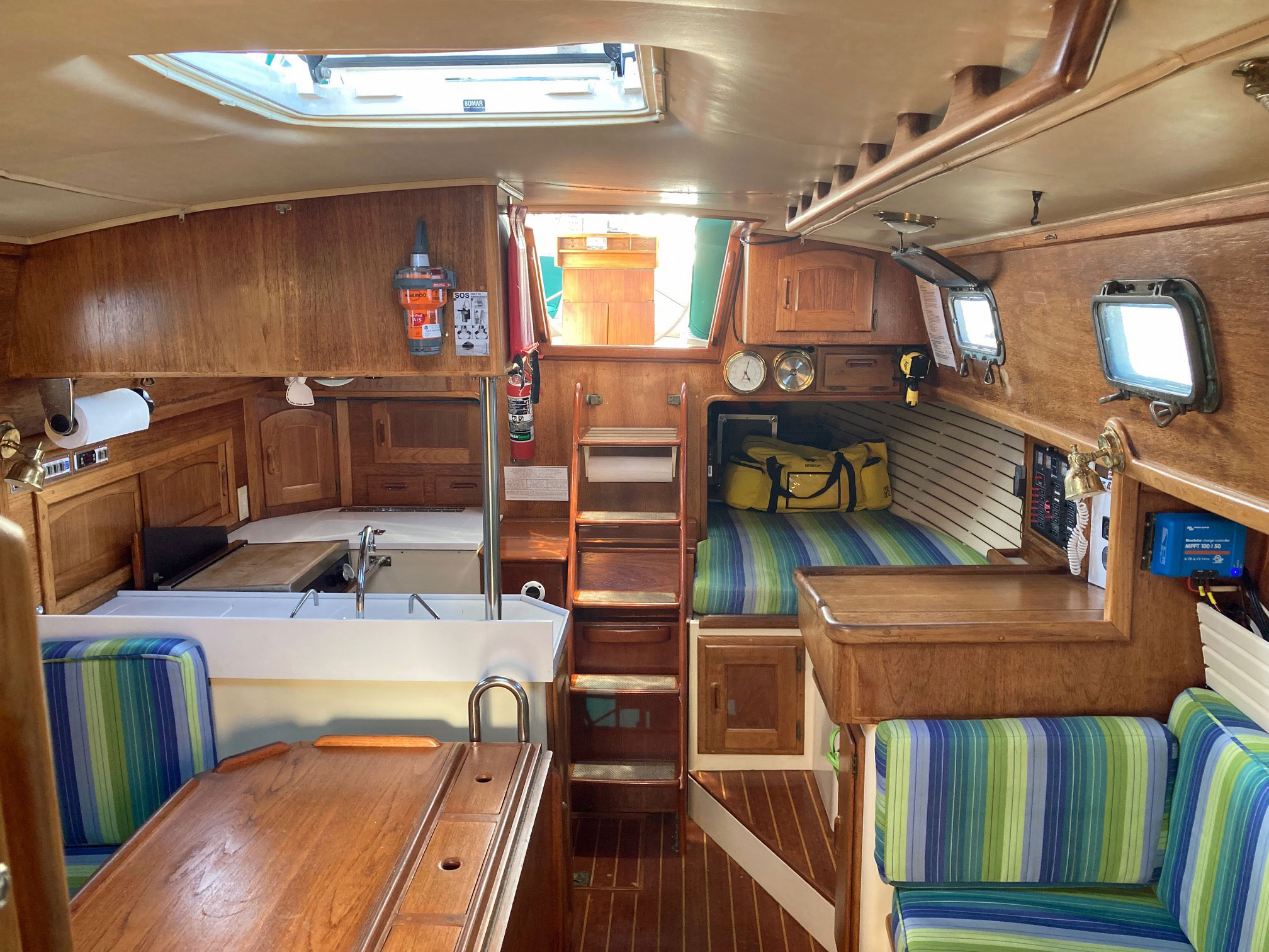 Pacific Seacraft 37, cabin (aft view)