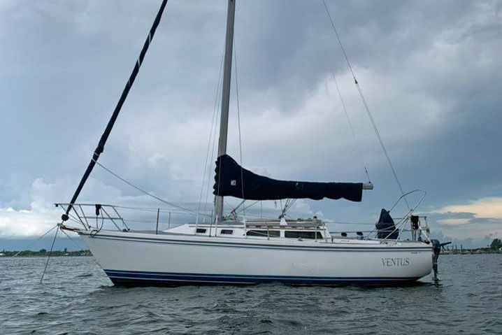 A Catalina 30 Mk2 sailboat at anchor