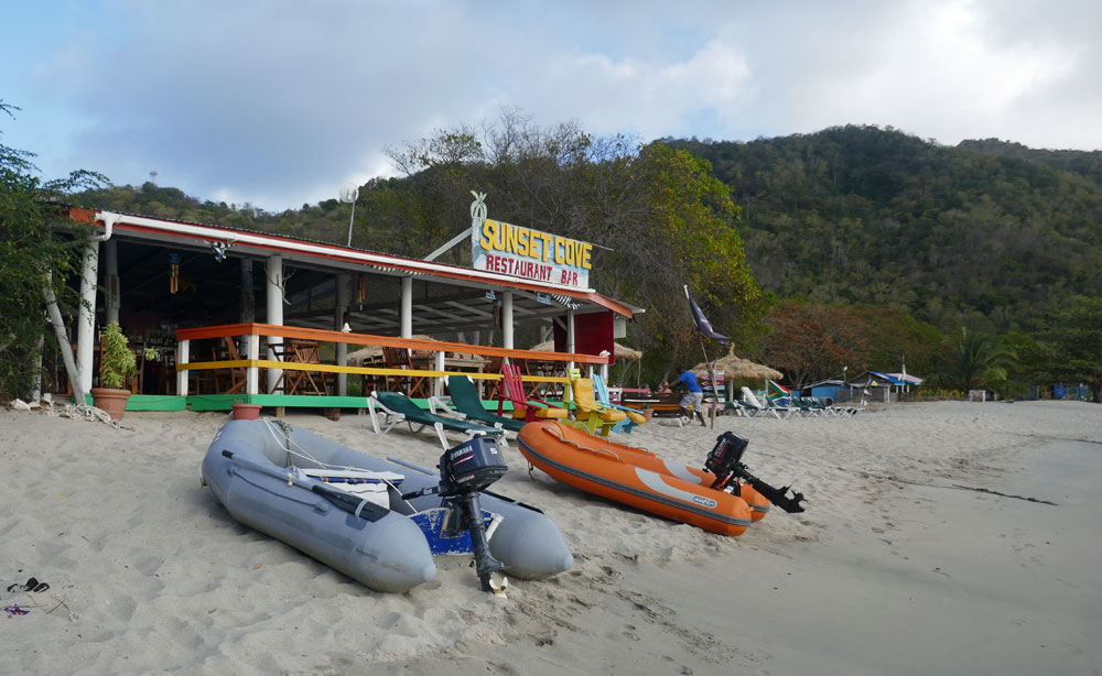 Union Island, Bar at Chatham Bay