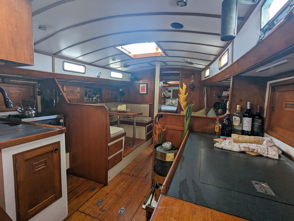 'Revelia', Cheoy Lee, saloon 7