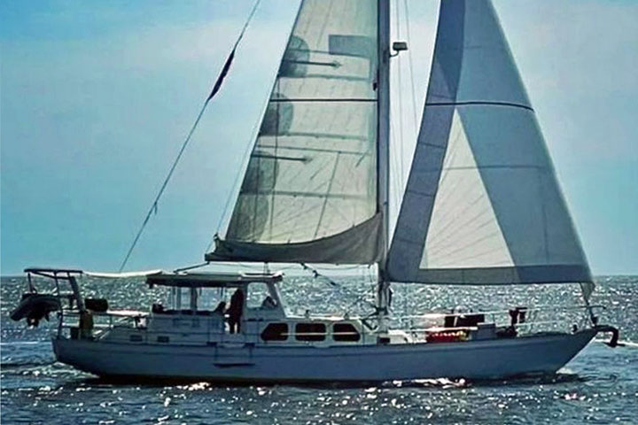 Columbia 56, 'Lusty', sailing (2)