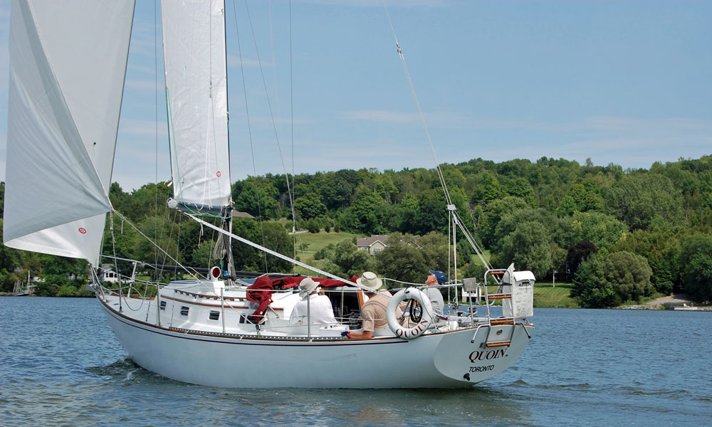 A Corvette 31 cruising sailboat