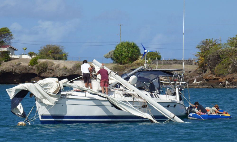 Dismasted sailboat