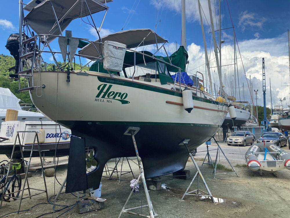 Pacific Seacraft 37, exterior (starboard side)