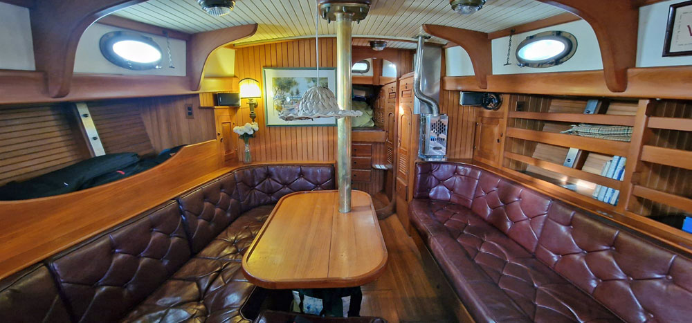 Hans Christian 42 'Heart', saloon 2