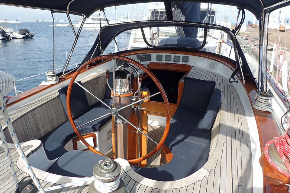 Hans Christian 48T cockpit