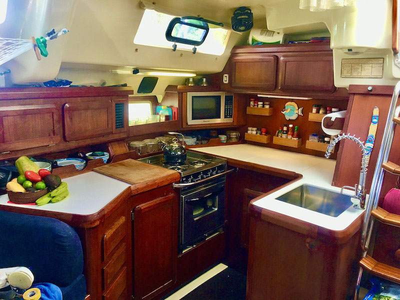 Hunter Passage 42 'Wahoo' galley