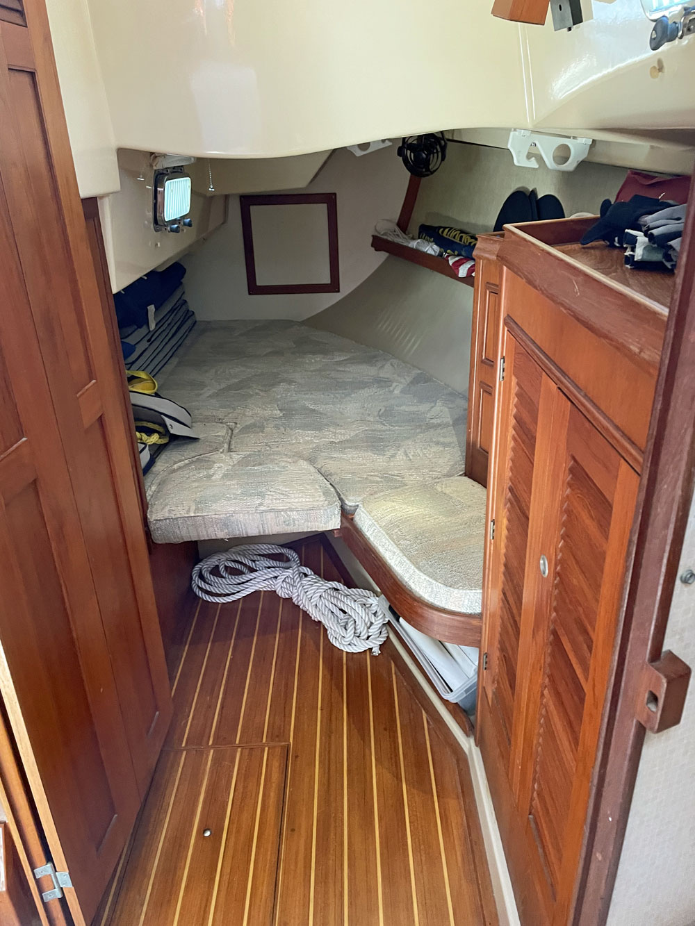 The aft cabin in an IP40 sailboat