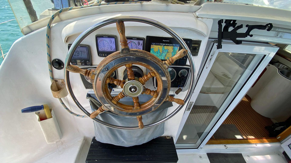 'Galileo', Jaguar 36 catamaran, helm