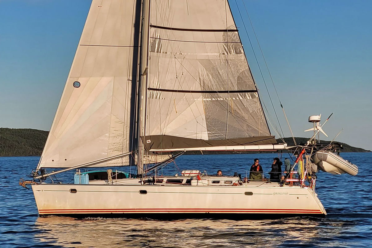 A Jeanneau Sun Fast 43 under full sail