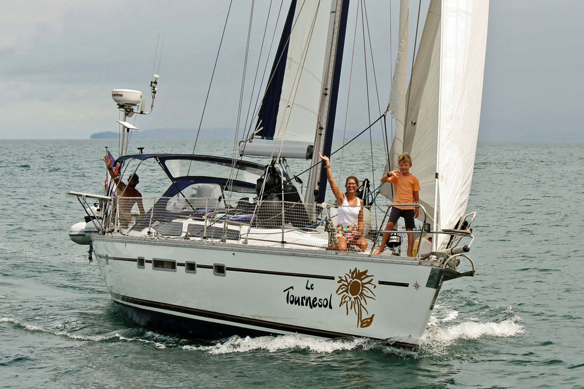Jeanneau Voyage 12.5 under full sail
