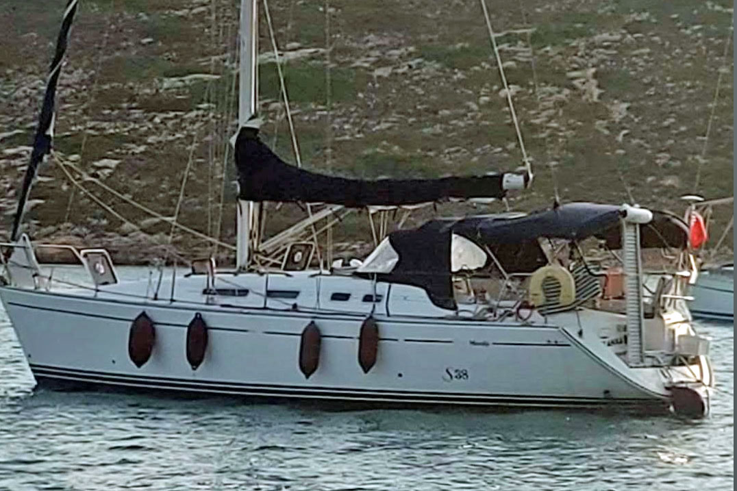 The Moody S38 under sail
