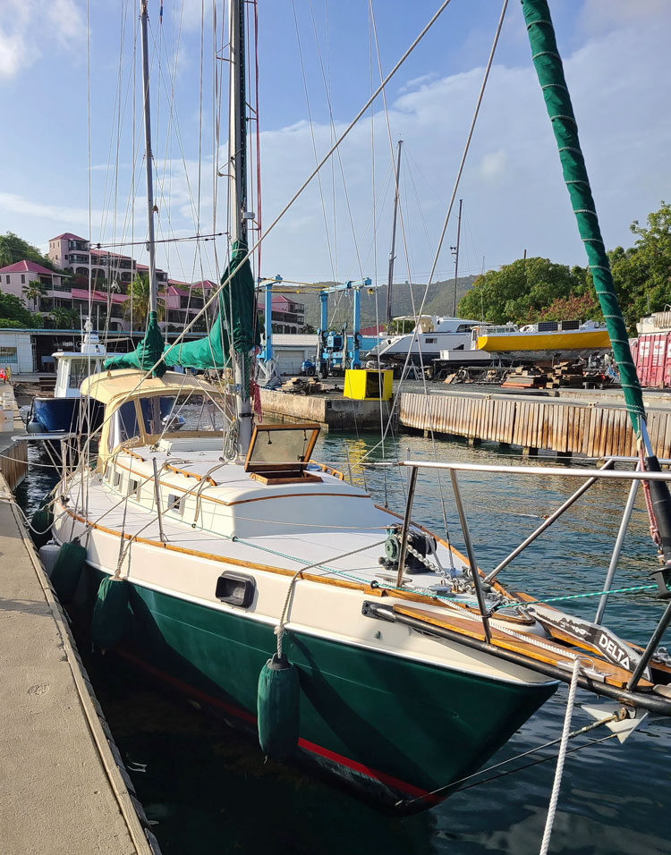 Morgan Out Island 37 alongside, bow