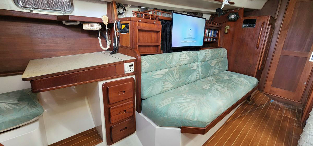 Morgan 41, 'Dream Maker', chart table