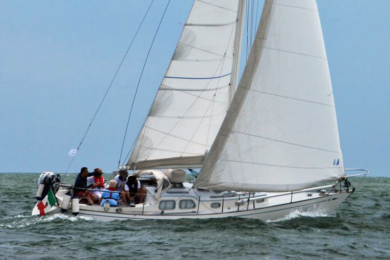An S&S 34 sailboat powers to windward