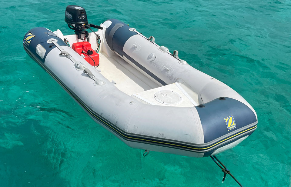 Tayana 37, Maunga Moana, dinghy