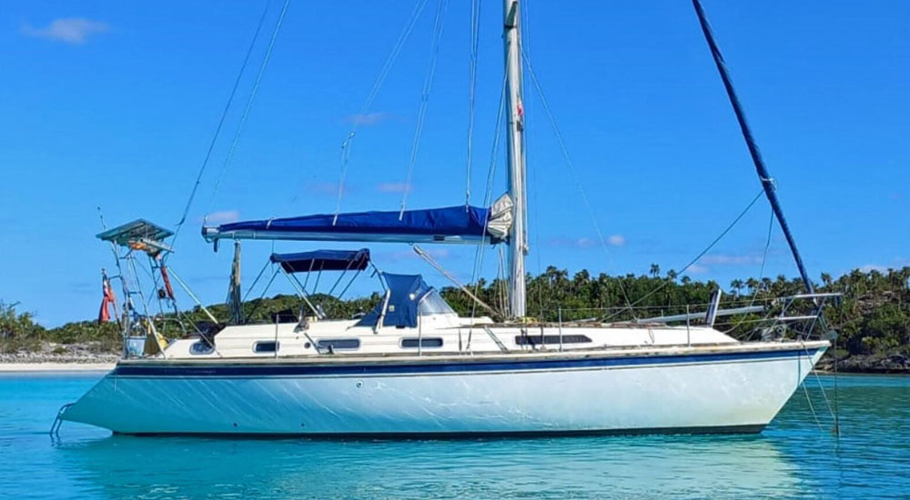 Westerly Oceanranger 38 'Petrel Blue' at anchor
