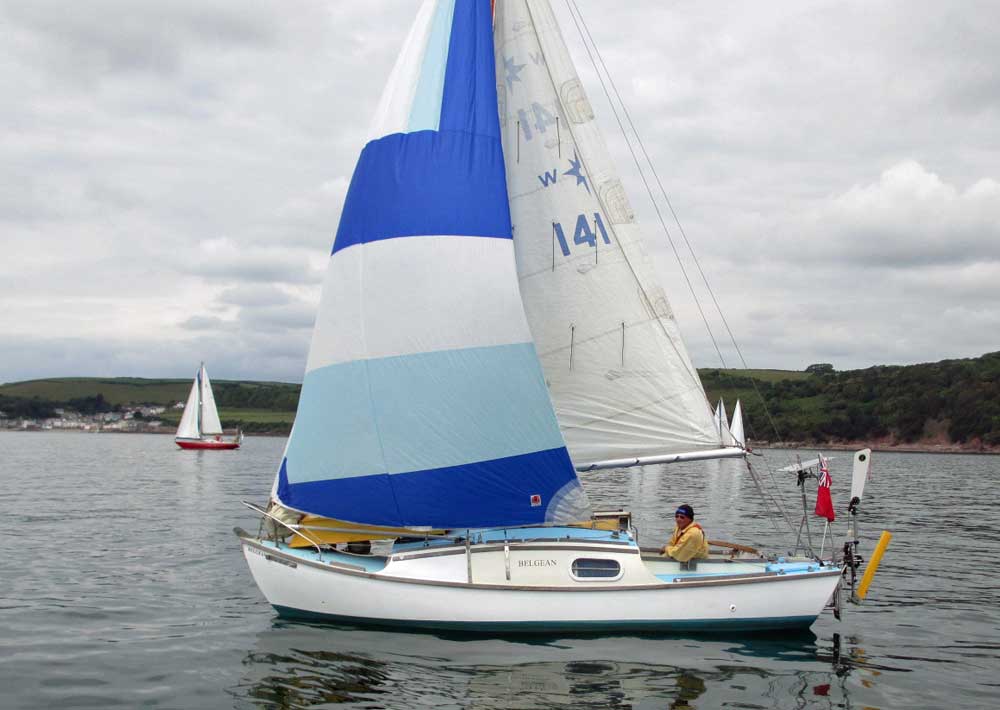 A Westerly 22 sailboat in very light conditions