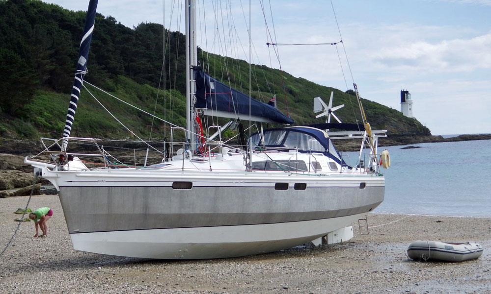 An Ovni 395 lifting-keel, aluminium sailboat